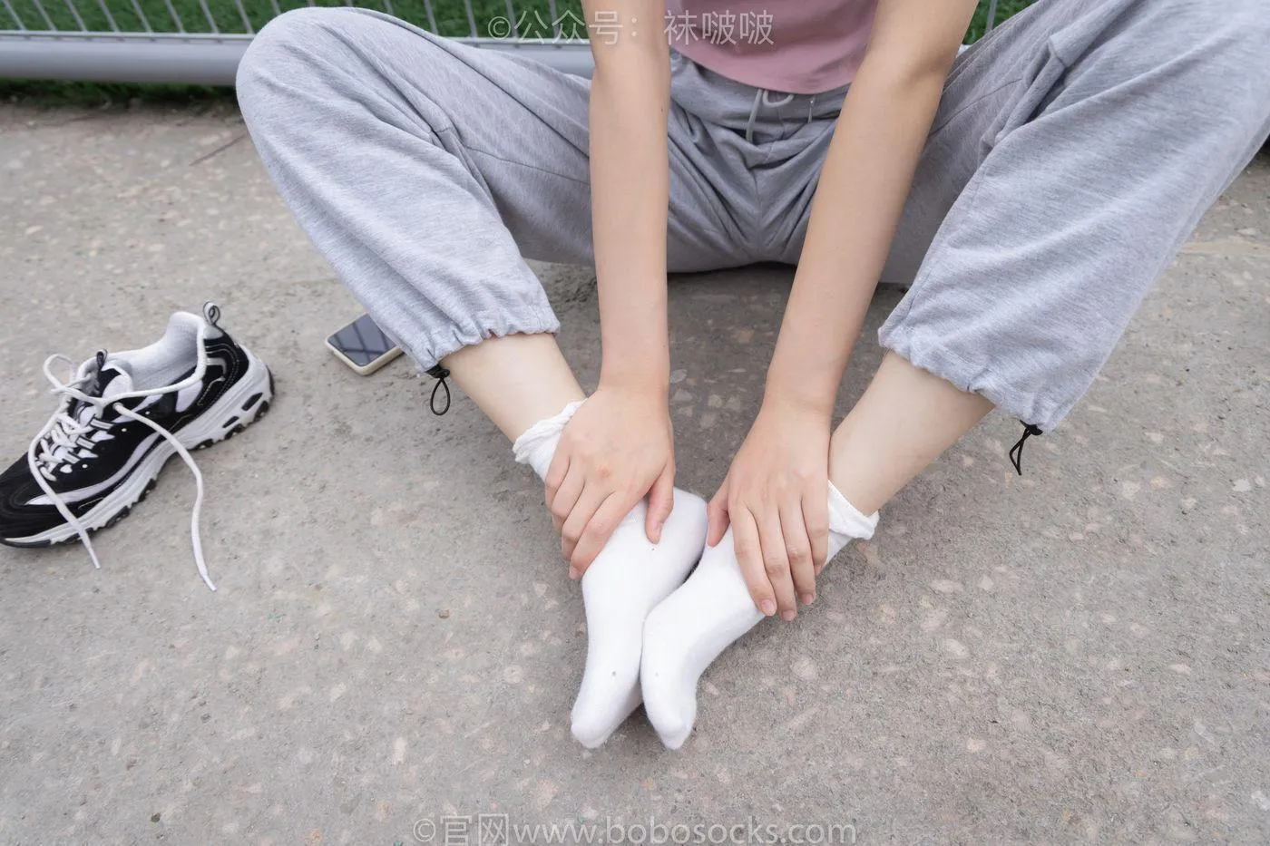 [BoBoSocks袜啵啵]NO.016 熊熊-斯凯奇运动鞋、棉袜（踩脏）、裸足 [147P]插图9